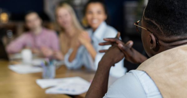 Comunicação Estratégica — equipa a planear campanhas